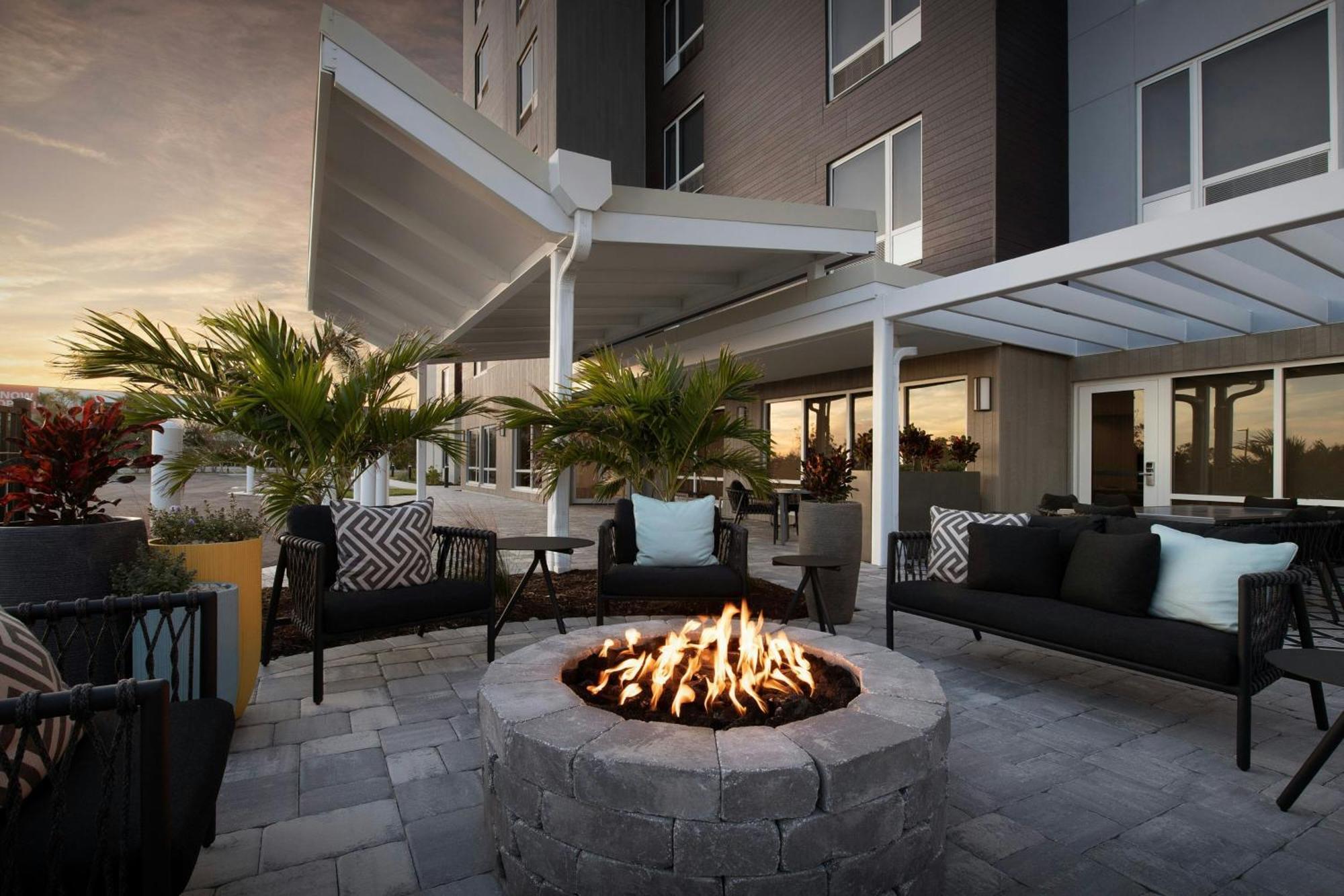Towneplace Suites By Marriott Fort Myers Gulf Coast מראה חיצוני תמונה